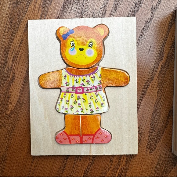 Lot of 2 children’s books and wooden puzzle - Picture 5 of 6